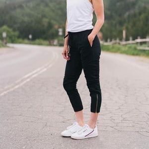 Zyia NWT everywhere zipper jogger